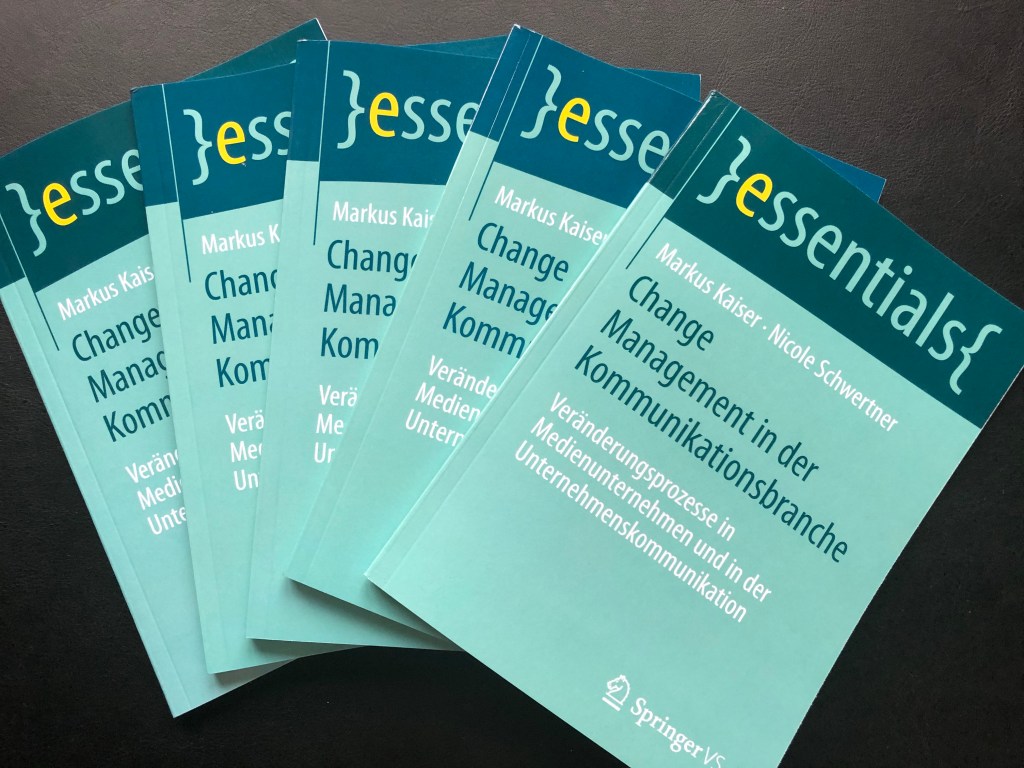 Unser Buch "Change Management in der Kommunikationsbranche. Veränderungsprozesse in Medienunternehmen und in der Unternehmenskommunikation" von Nicole Schwertner und Markus Kaiser ist bei SpringerVS erschienen und ab sofort im Buchhandel erhältlich.
